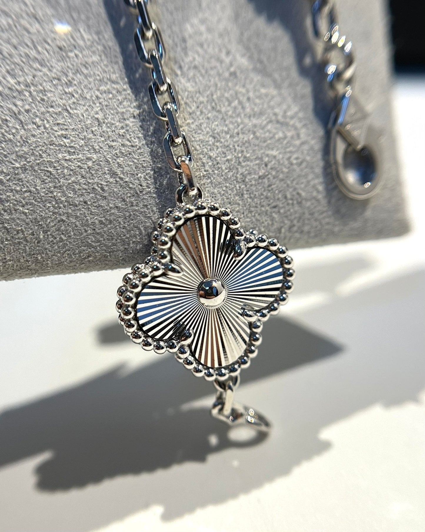 [Eterna Jewels] CLOVER 5 MOTIF LASER BRACELET COLLECTION