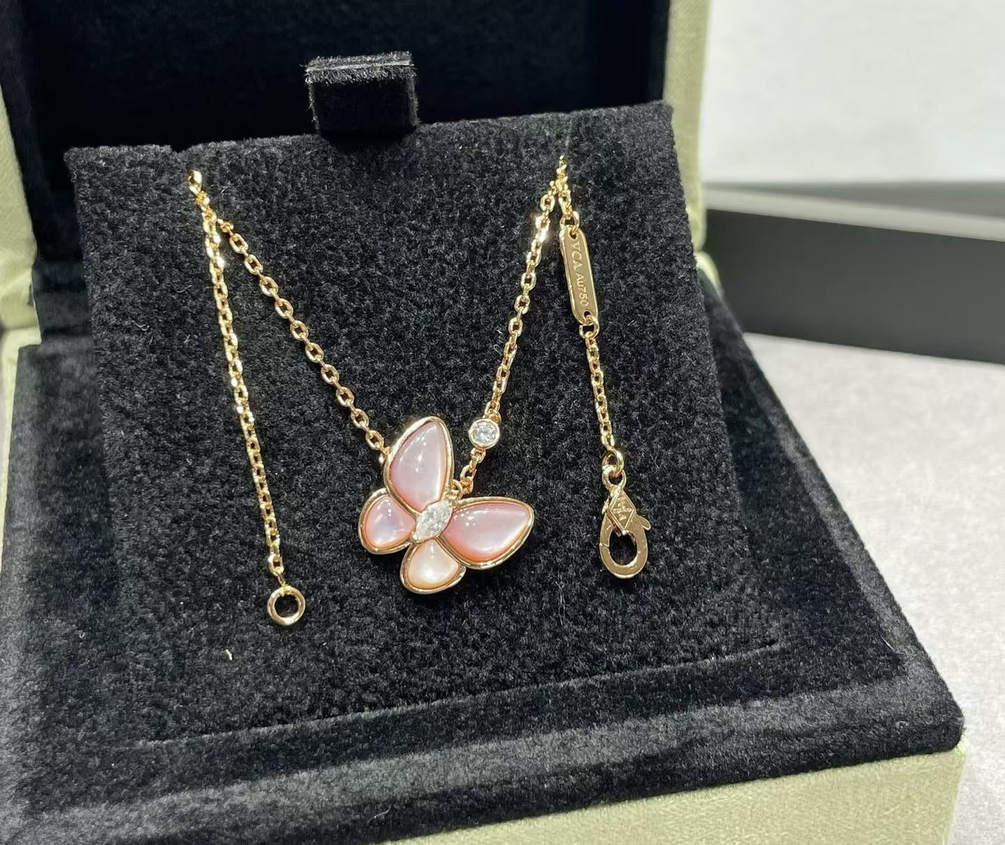 [Eterna Jewels]BUTTERFLY PINK MOTHER-OF-PEARL DIAMOND NECKLACE