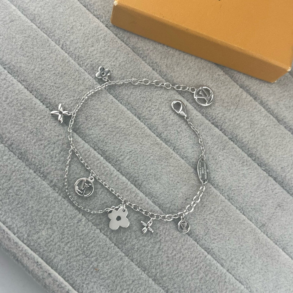 [Eterna Jewels]SMOOTH MULTI FLOWER BRACELET