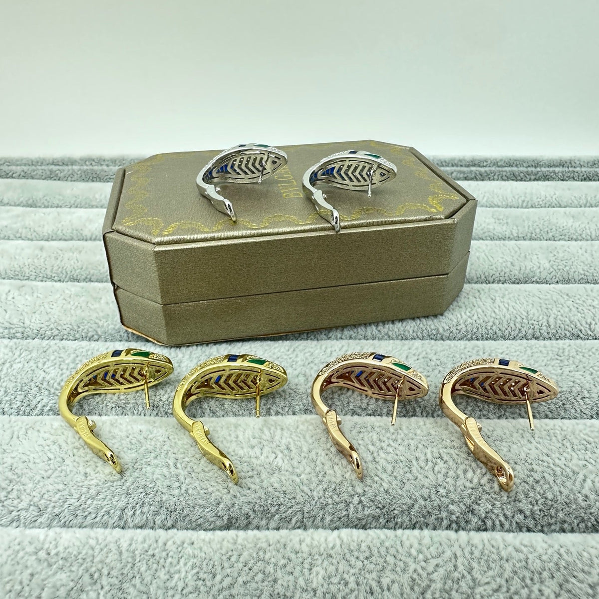 [Eterna Jewels]FULL STONE TWO-TONE SNAKE EARRING STUDS